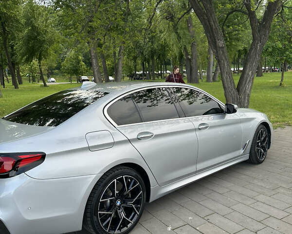 Серый БМВ 5 Серия, объемом двигателя 3 л и пробегом 160 тыс. км за 33500 $, фото 4 на Automoto.ua