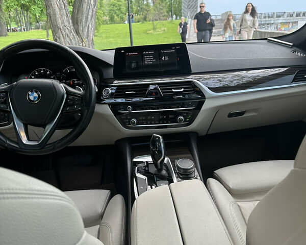 Серый БМВ 5 Серия, объемом двигателя 3 л и пробегом 160 тыс. км за 33500 $, фото 24 на Automoto.ua