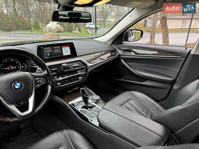 Серый БМВ 5 Серия, объемом двигателя 2 л и пробегом 248 тыс. км за 28500 $, фото 14 на Automoto.ua