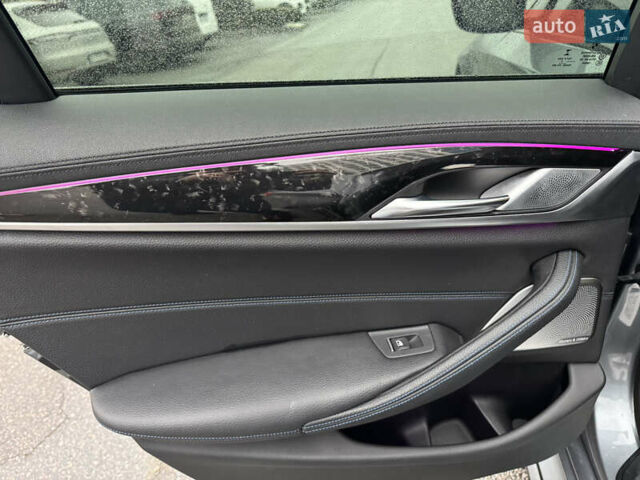 Серый БМВ 5 Серия, объемом двигателя 3 л и пробегом 120 тыс. км за 34900 $, фото 16 на Automoto.ua