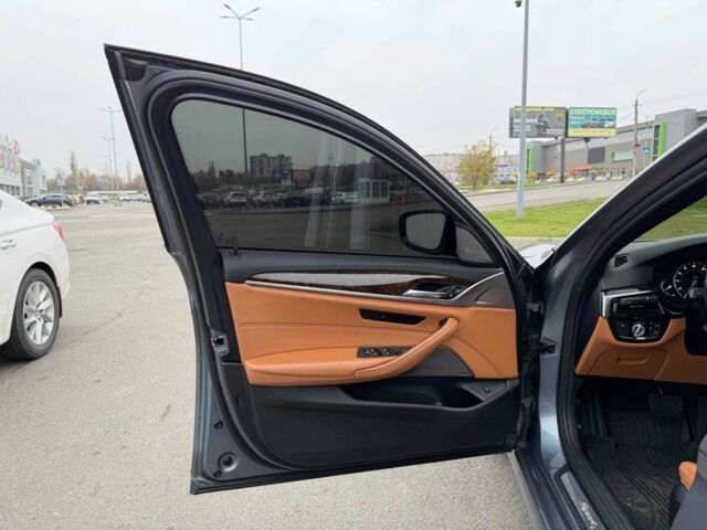 Серый БМВ 5 Серия, объемом двигателя 2 л и пробегом 127 тыс. км за 27000 $, фото 12 на Automoto.ua