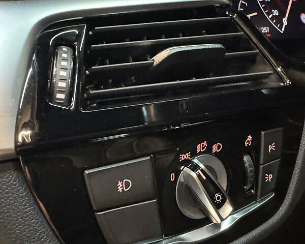 Серый БМВ 5 Серия, объемом двигателя 3 л и пробегом 74 тыс. км за 39000 $, фото 20 на Automoto.ua