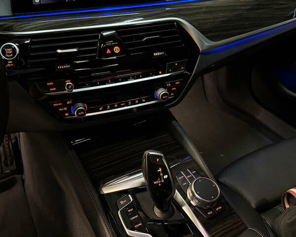 Серый БМВ 5 Серия, объемом двигателя 3 л и пробегом 74 тыс. км за 39000 $, фото 29 на Automoto.ua