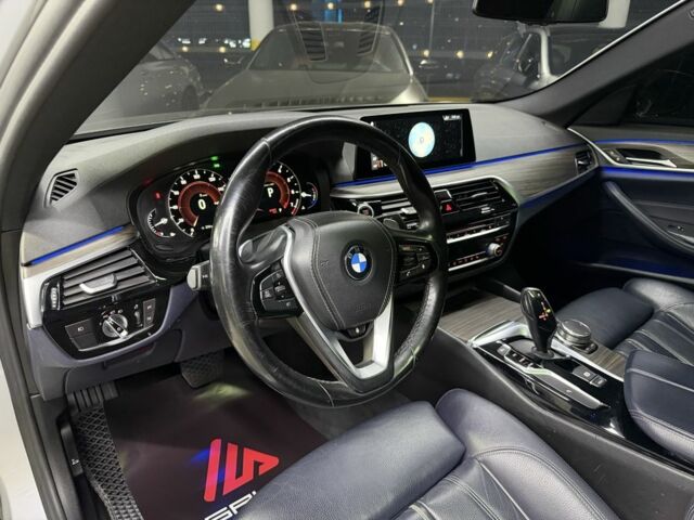 Серый БМВ 5 Серия, объемом двигателя 3 л и пробегом 126 тыс. км за 31900 $, фото 17 на Automoto.ua