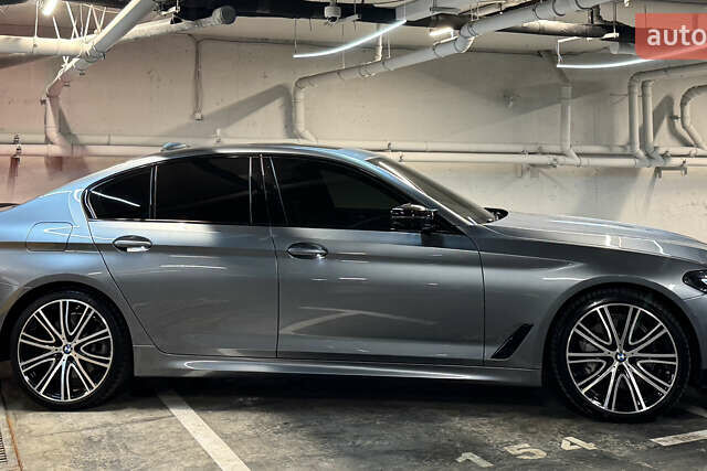 Серый БМВ 5 Серия, объемом двигателя 3 л и пробегом 74 тыс. км за 39000 $, фото 6 на Automoto.ua