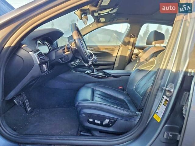 Серый БМВ 5 Серия, объемом двигателя 3 л и пробегом 92 тыс. км за 11000 $, фото 6 на Automoto.ua