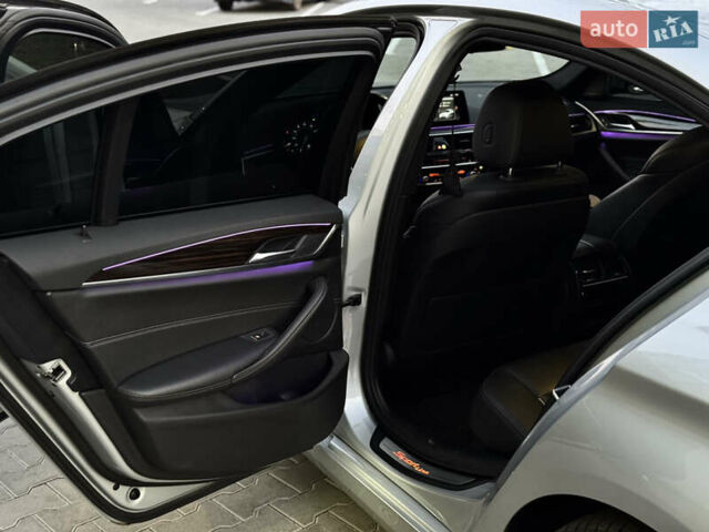 Серый БМВ 5 Серия, объемом двигателя 3 л и пробегом 115 тыс. км за 32999 $, фото 17 на Automoto.ua