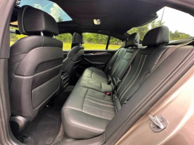 БМВ 5 Серия 2018 в Львове на Automoto.ua Серый БМВ 5 Серия, объемом двигателя 2 л и пробегом 36 тыс. км за 16000 $, фото 10 на Automoto.ua