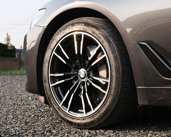 Серый БМВ 5 Серия, объемом двигателя 3 л и пробегом 186 тыс. км за 28999 $, фото 19 на Automoto.ua