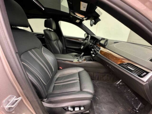 БМВ 5 Серия 2018 в Львове на Automoto.ua Серый БМВ 5 Серия, объемом двигателя 2 л и пробегом 36 тыс. км за 16000 $, фото 9 на Automoto.ua