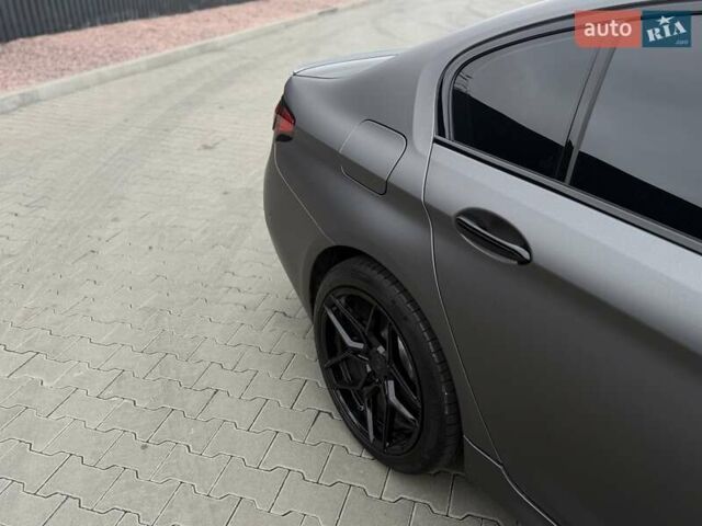 Серый БМВ 5 Серия, объемом двигателя 3 л и пробегом 116 тыс. км за 32500 $, фото 12 на Automoto.ua
