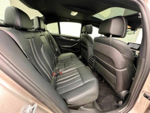 БМВ 5 Серия 2018 в Львове на Automoto.ua Серый БМВ 5 Серия, объемом двигателя 2 л и пробегом 36 тыс. км за 16000 $, фото 11 на Automoto.ua