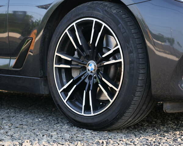 Серый БМВ 5 Серия, объемом двигателя 3 л и пробегом 186 тыс. км за 28999 $, фото 17 на Automoto.ua