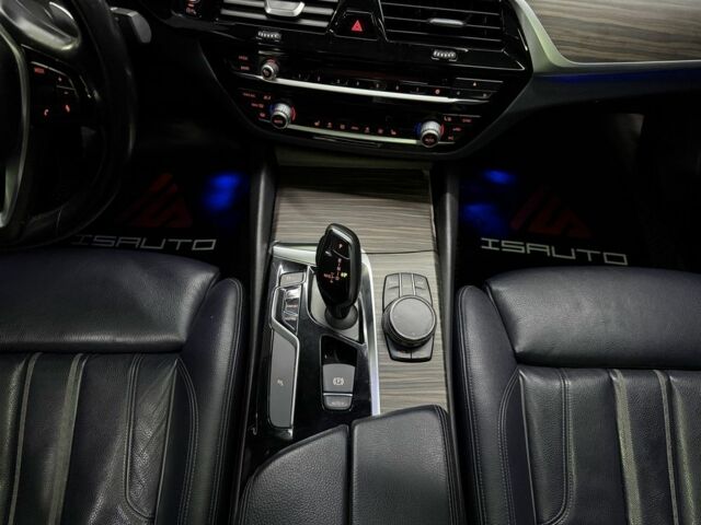 Серый БМВ 5 Серия, объемом двигателя 3 л и пробегом 126 тыс. км за 31900 $, фото 22 на Automoto.ua