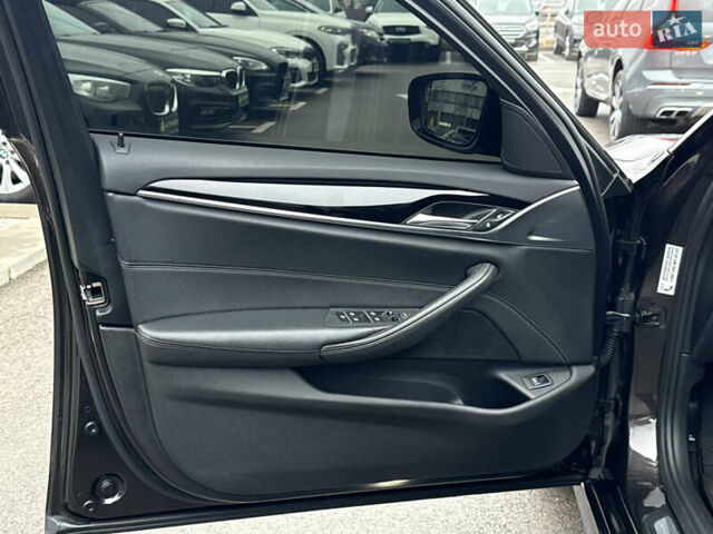 Серый БМВ 5 Серия, объемом двигателя 2 л и пробегом 131 тыс. км за 29999 $, фото 30 на Automoto.ua