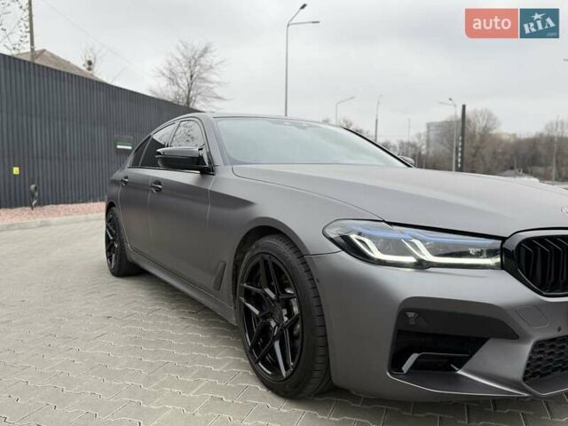 Серый БМВ 5 Серия, объемом двигателя 3 л и пробегом 116 тыс. км за 32500 $, фото 11 на Automoto.ua