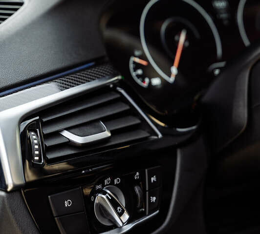 Сірий БМВ 5 Серія, об'ємом двигуна 2 л та пробігом 140 тис. км за 35500 $, фото 49 на Automoto.ua