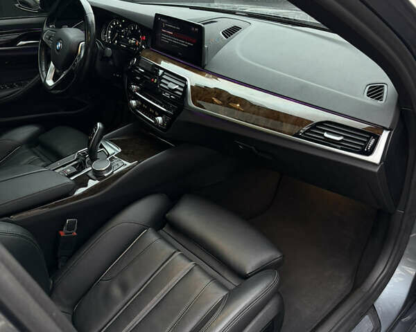 Сірий БМВ 5 Серія, об'ємом двигуна 3 л та пробігом 95 тис. км за 36999 $, фото 18 на Automoto.ua