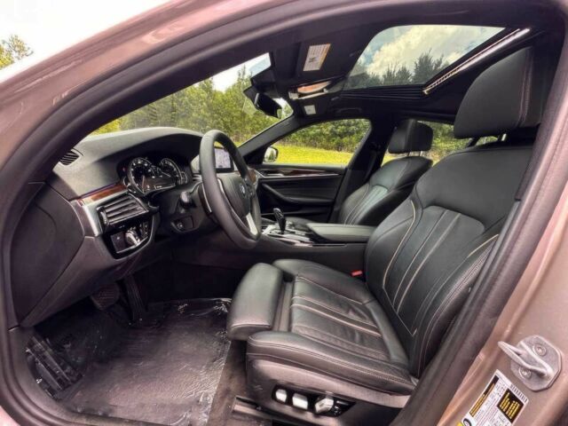 БМВ 5 Серия 2018 в Львове на Automoto.ua Серый БМВ 5 Серия, объемом двигателя 2 л и пробегом 36 тыс. км за 16000 $, фото 8 на Automoto.ua