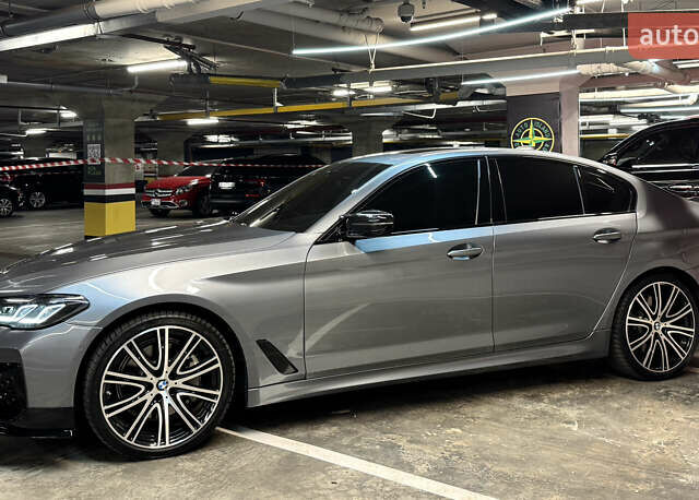 Серый БМВ 5 Серия, объемом двигателя 3 л и пробегом 74 тыс. км за 39000 $, фото 3 на Automoto.ua