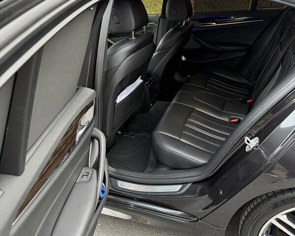 Серый БМВ 5 Серия, объемом двигателя 3 л и пробегом 171 тыс. км за 32500 $, фото 9 на Automoto.ua