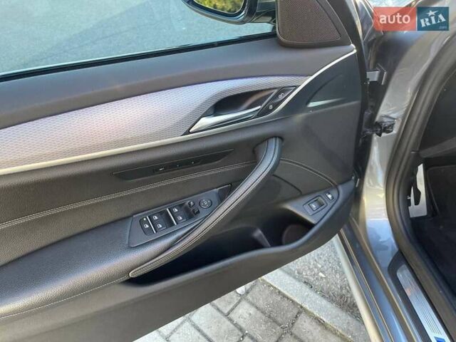 Серый БМВ 5 Серия, объемом двигателя 2 л и пробегом 206 тыс. км за 27900 $, фото 25 на Automoto.ua