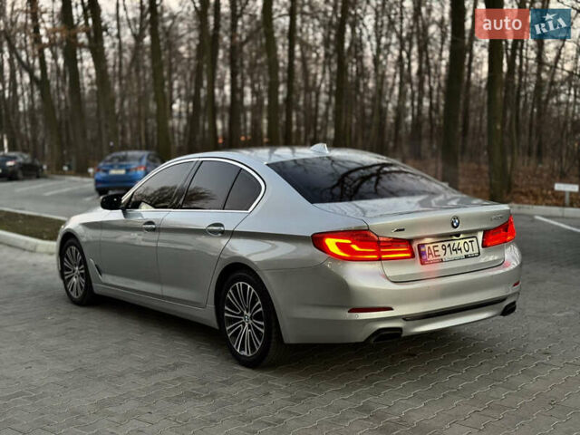 Серый БМВ 5 Серия, объемом двигателя 3 л и пробегом 115 тыс. км за 32999 $, фото 6 на Automoto.ua