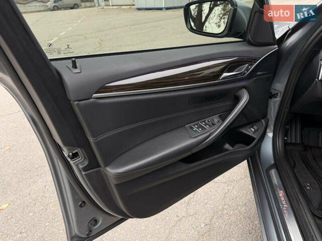 Сірий БМВ 5 Серія, об'ємом двигуна 2 л та пробігом 128 тис. км за 32500 $, фото 27 на Automoto.ua