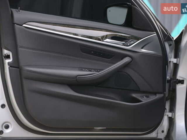 Сірий БМВ 5 Серія, об'ємом двигуна 2 л та пробігом 93 тис. км за 37500 $, фото 36 на Automoto.ua