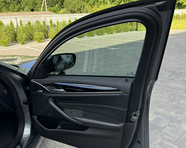 Серый БМВ 5 Серия, объемом двигателя 2.99 л и пробегом 150 тыс. км за 41000 $, фото 18 на Automoto.ua