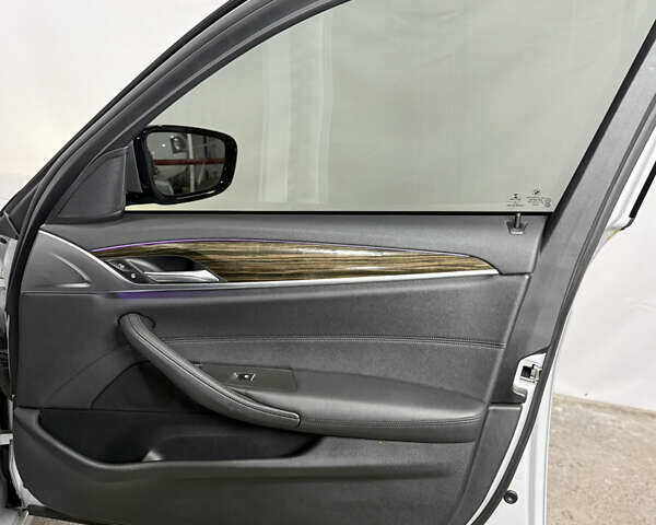 Серый БМВ 5 Серия, объемом двигателя 2 л и пробегом 109 тыс. км за 31900 $, фото 32 на Automoto.ua