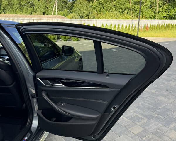 Серый БМВ 5 Серия, объемом двигателя 2.99 л и пробегом 150 тыс. км за 41000 $, фото 21 на Automoto.ua