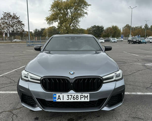 Серый БМВ 5 Серия, объемом двигателя 3 л и пробегом 94 тыс. км за 39000 $, фото 1 на Automoto.ua