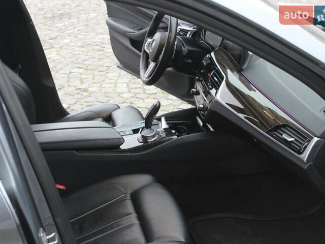 Серый БМВ 5 Серия, объемом двигателя 3 л и пробегом 95 тыс. км за 37999 $, фото 40 на Automoto.ua