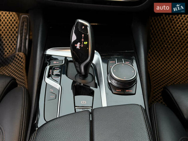 Серый БМВ 5 Серия, объемом двигателя 2.99 л и пробегом 158 тыс. км за 34500 $, фото 18 на Automoto.ua