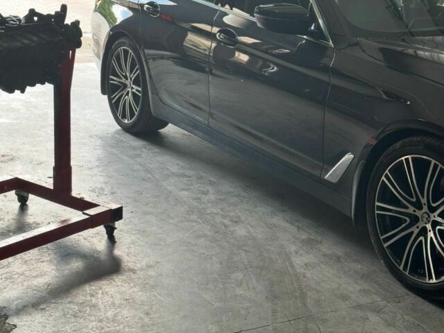 Серый БМВ 5 Серия, объемом двигателя 3 л и пробегом 240 тыс. км за 41000 $, фото 8 на Automoto.ua