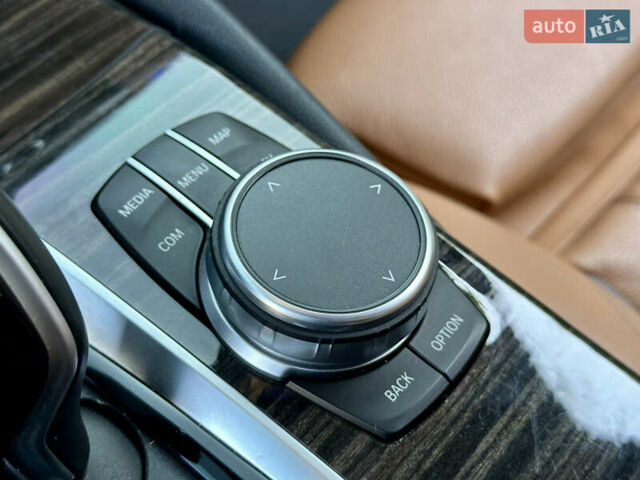 Серый БМВ 5 Серия, объемом двигателя 2 л и пробегом 97 тыс. км за 27500 $, фото 47 на Automoto.ua
