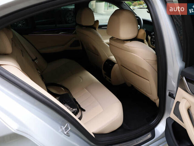 Сірий БМВ 5 Серія, об'ємом двигуна 3 л та пробігом 43 тис. км за 50000 $, фото 9 на Automoto.ua