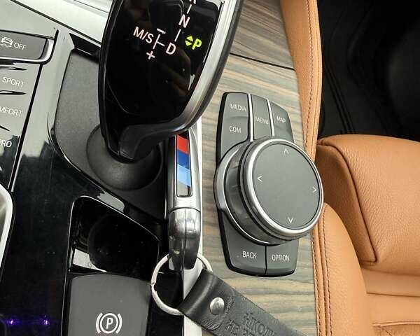 Серый БМВ 5 Серия, объемом двигателя 2 л и пробегом 63 тыс. км за 32999 $, фото 102 на Automoto.ua