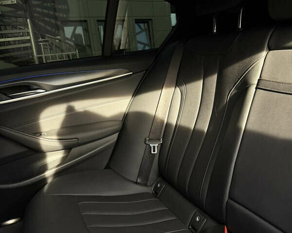 Сірий БМВ 5 Серія, об'ємом двигуна 3 л та пробігом 98 тис. км за 49500 $, фото 28 на Automoto.ua