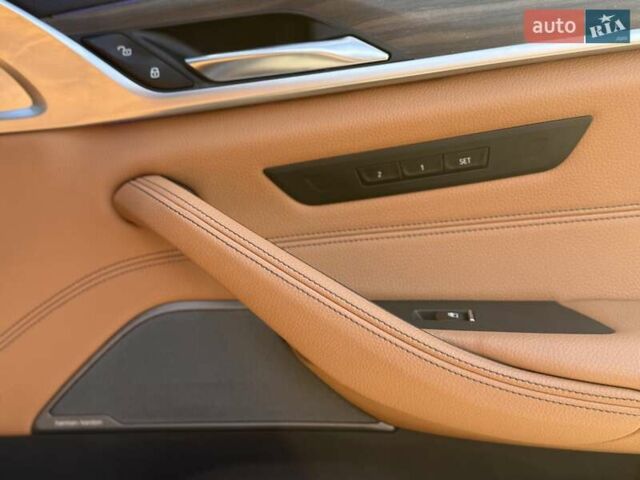 Серый БМВ 5 Серия, объемом двигателя 2 л и пробегом 64 тыс. км за 32900 $, фото 56 на Automoto.ua