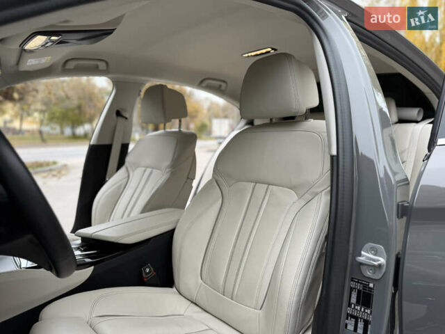 Серый БМВ 5 Серия, объемом двигателя 3 л и пробегом 139 тыс. км за 45999 $, фото 21 на Automoto.ua