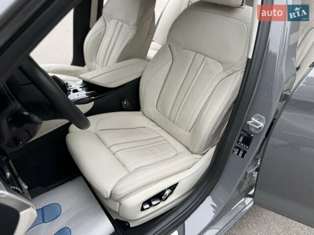 Серый БМВ 5 Серия, объемом двигателя 3 л и пробегом 139 тыс. км за 45999 $, фото 23 на Automoto.ua