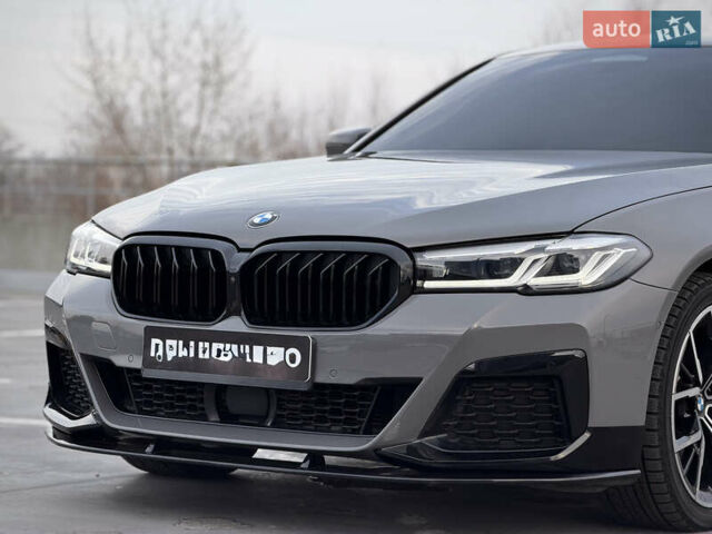 Серый БМВ 5 Серия, объемом двигателя 3 л и пробегом 65 тыс. км за 51700 $, фото 13 на Automoto.ua