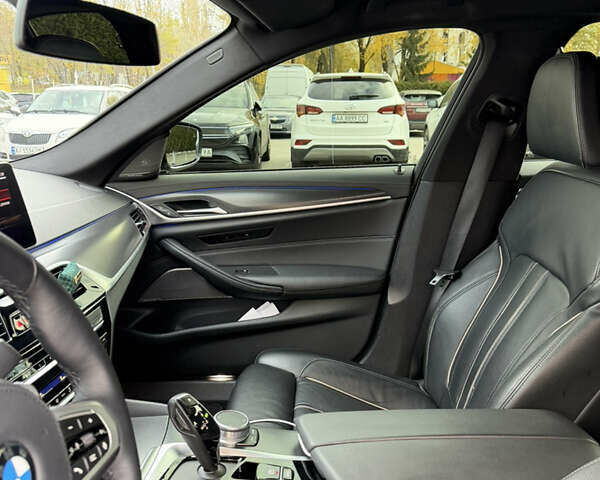 Сірий БМВ 5 Серія, об'ємом двигуна 3 л та пробігом 61 тис. км за 56500 $, фото 9 на Automoto.ua