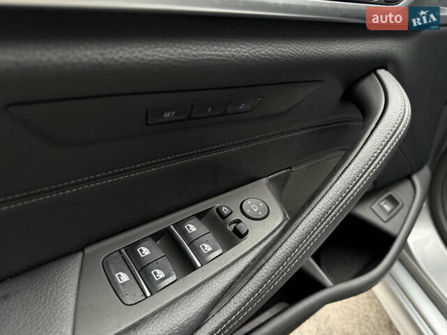 Сірий БМВ 5 Серія, об'ємом двигуна 3 л та пробігом 4 тис. км за 45000 $, фото 20 на Automoto.ua