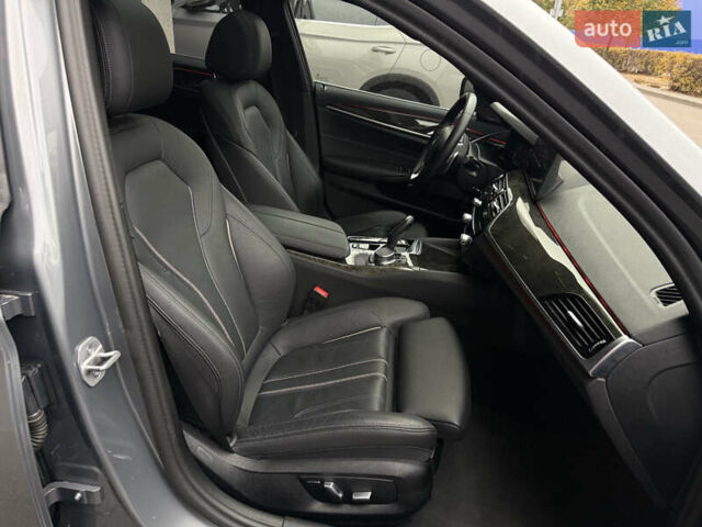 Серый БМВ 5 Серия, объемом двигателя 3 л и пробегом 4 тыс. км за 46000 $, фото 22 на Automoto.ua