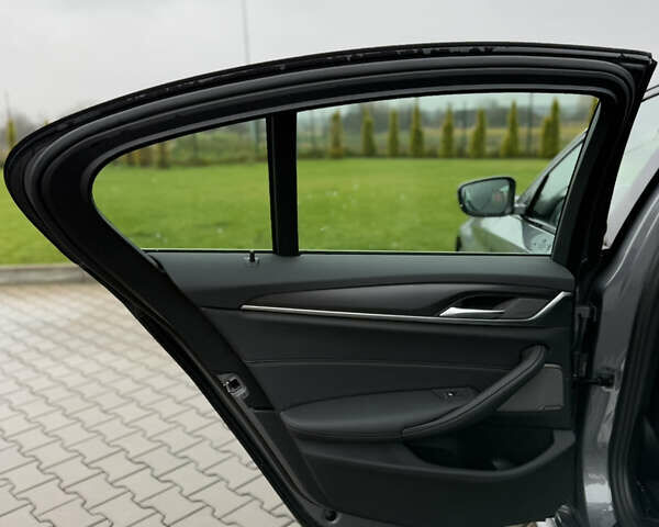 Серый БМВ 5 Серия, объемом двигателя 2 л и пробегом 27 тыс. км за 58700 $, фото 109 на Automoto.ua