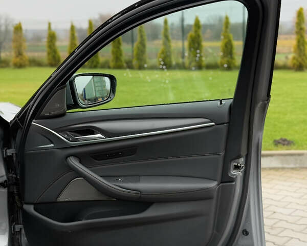 Серый БМВ 5 Серия, объемом двигателя 2 л и пробегом 27 тыс. км за 58700 $, фото 87 на Automoto.ua