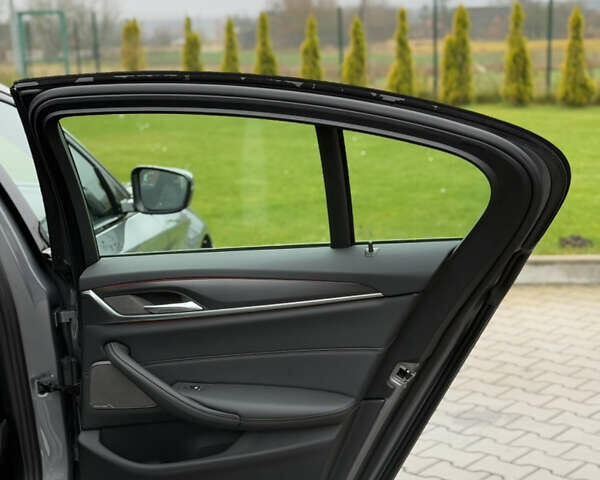 Серый БМВ 5 Серия, объемом двигателя 2 л и пробегом 27 тыс. км за 58700 $, фото 98 на Automoto.ua